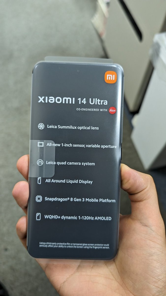 分解用のXiaomi 14 Ultraです。
Aliexpressで買った