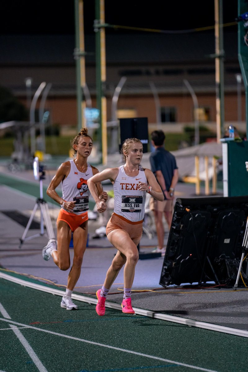 Women's 10,000-meter 🤘 Eva Jess finishes as the runner-up in the 10K with her time of 34:35.92 and scores 8 team points‼️ #FloKnows x #HookEm