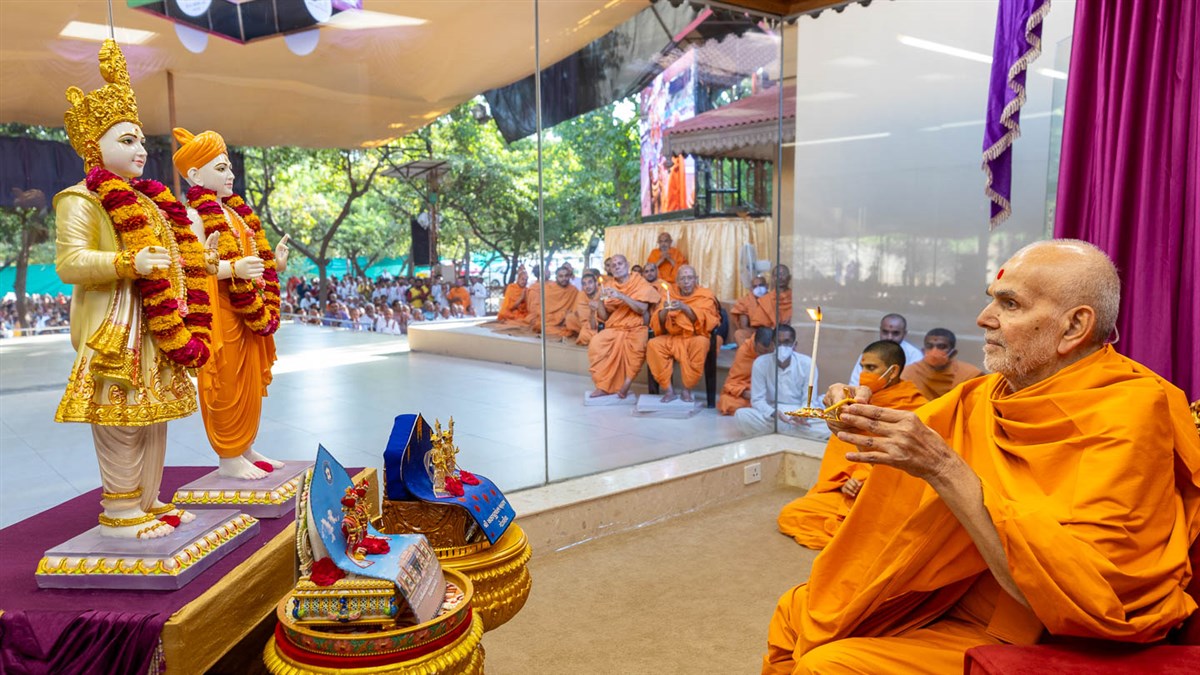 HH Mahant Swami Maharaj's Vicharan: 09 May 2024, Sarangpur, India gfrc6.app.goo.gl/gzPu