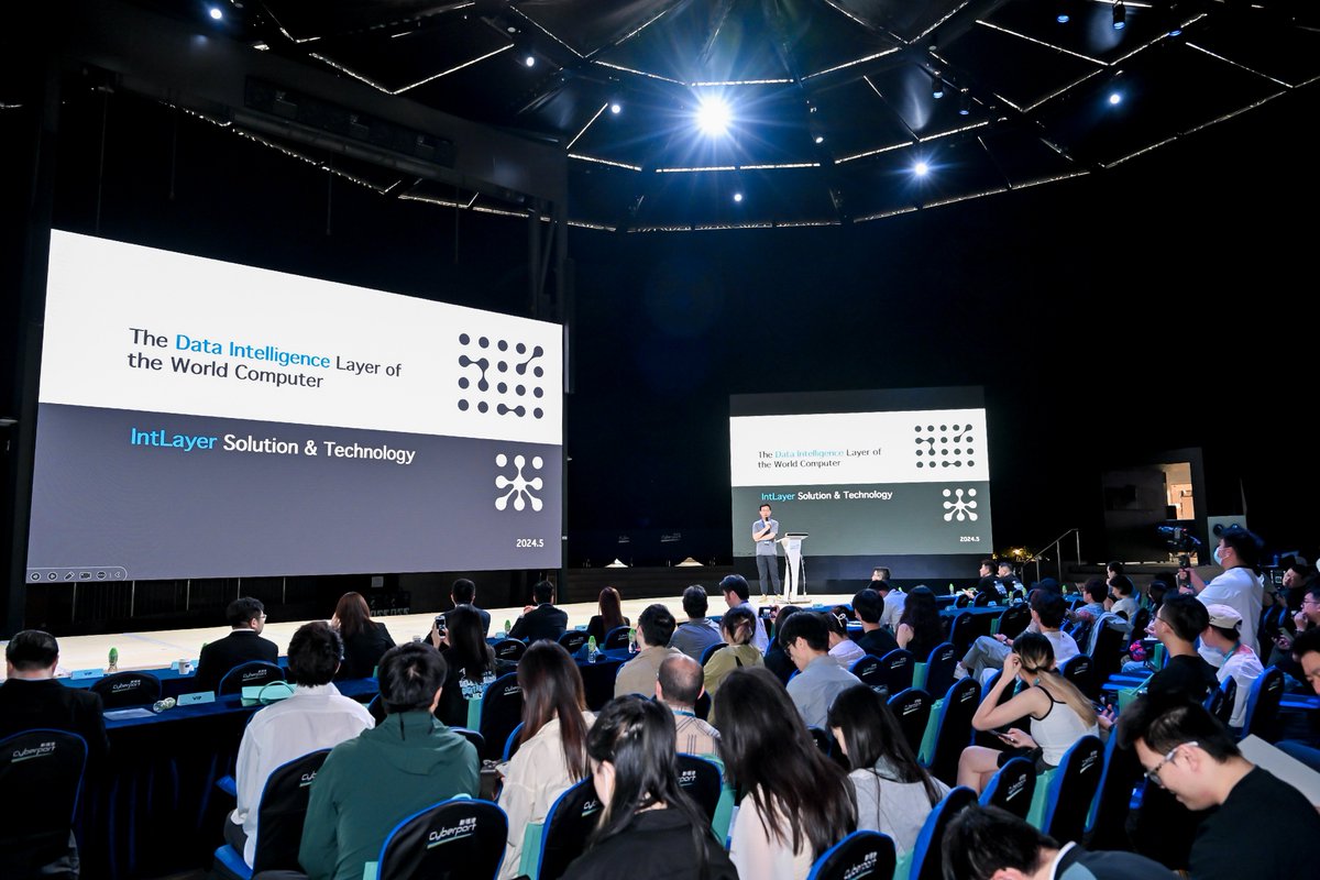 Int_Layer's tweet image. Thrilled to be invited to the #EdgeIntelligence2024_AI_DeveloperSummit! 
This marks IntLayer&apos;s first offline showcase🎉 
Can&apos;t wait to spread awareness about the rising demand for Data Intelligence and our solutions!