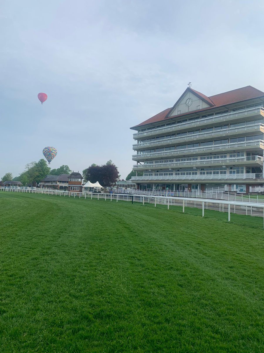 Early morning starts on the Knavesmire. What stories will be made on this turf next week? ❤️