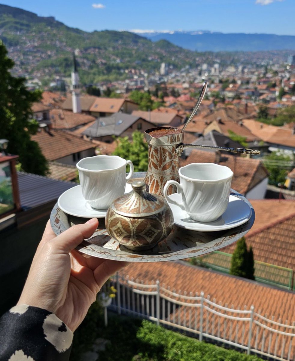 Bosna'da gezebilmek baht olsun. Bahtı güzel olana burada sevdikleriyle kahve içmek nasip olsun..