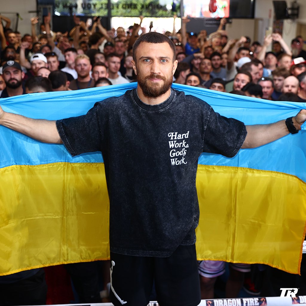 trboxing's tweet photo. Who leaves as the hero of Perth? 🇺🇦🇦🇺🏆

#LomaKambosos | MAY 11 | @ESPN https://t.co/pXIBnIrKM2