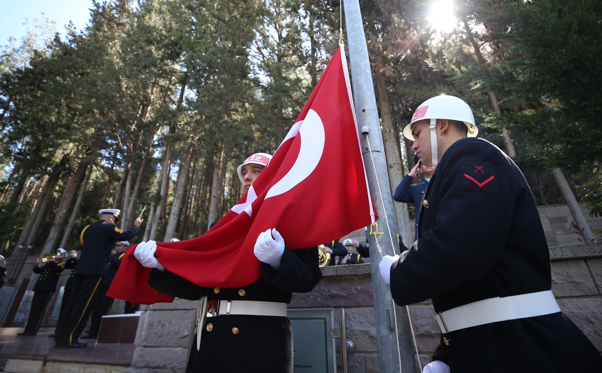 Vatanın teminatı, şanlı bayrağımızın yılmaz savunucusu kahraman Türk askeri. #MillîSavunmaBakanlığı #GününFotoğrafı
