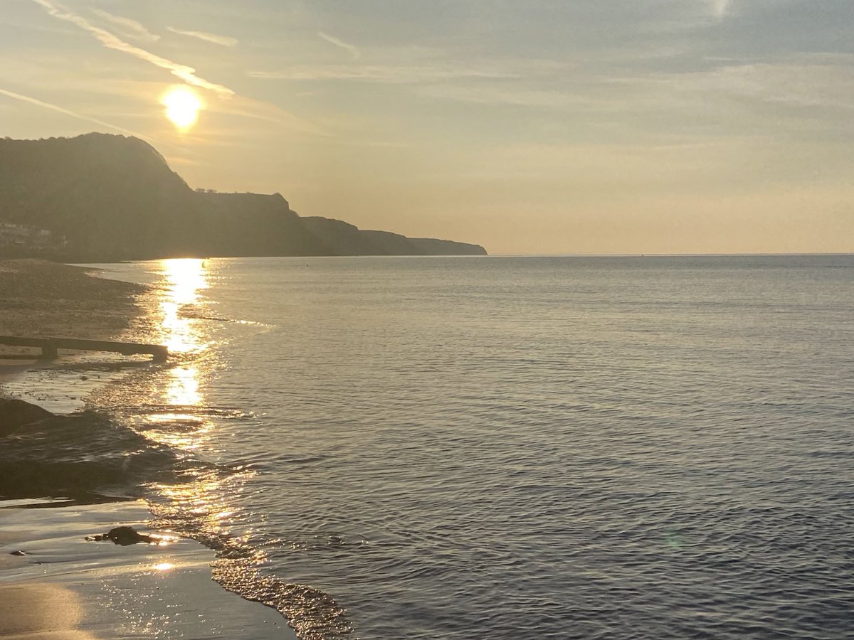 Good morning!
Dawn today on Sidmouth seafront.
I hope you have a great day.
#morning #dawn #today #Sidmouth #seafront