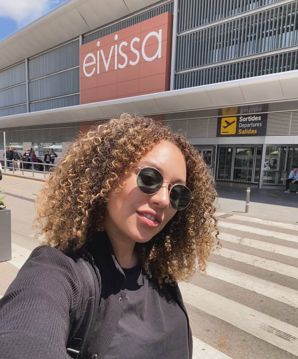 Amandasilvaa's tweet image. My favorite airport. #ibiza  is always a good idea ✨❤️ So happy to be here again 🥹