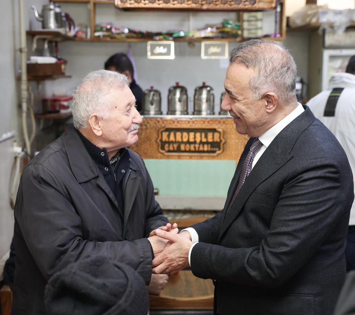 Allah'ın rahmeti, bereketi, hidayeti ve mağfireti üzerimize olsun. Hayırlı Cumalar kıymetli komşularım.