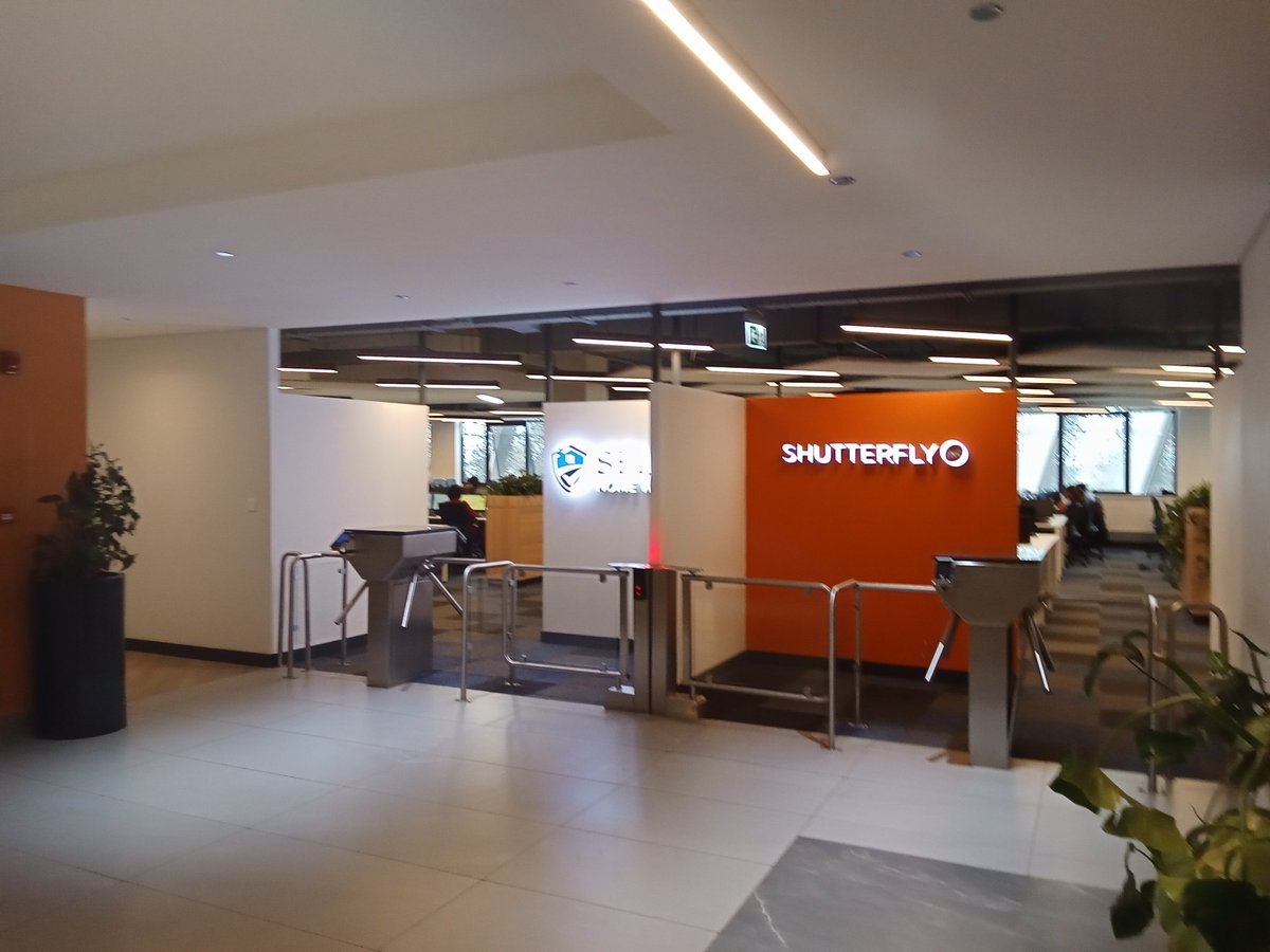 goldfishpr's tweet photo. Sample of what you can find at #Eneo .....#JetBlu #AT&T and many more...
It's a very efficient location providing more than 5000 jobs to professional pple of integrity.
Ke's No.1 resource is our human labour. Allowed to deploy those skills, they are able to make life richer. https://t.co/TYnEIURG3y