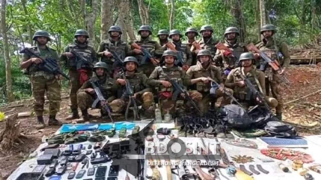 Bangladesh Army troops recover a good amount of weapons including assault rifles, country rifles, a drone, IEDs, munitions and communication equipment from Kuki-terrorist organisation KNF.

#BDOSINT #BangladeshArmy #CHT #CounterTerrorism