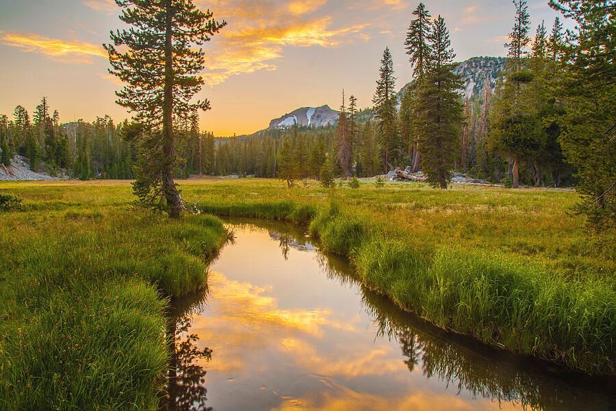 Kings Creek Sunset - Lassen Volcanic National Park In my Etsy shop: buff.ly/41M7yuU Prints and merch on demand: buff.ly/3TZo5tF #lassenvolcanicnationalpark #nationalparkphotography #hikingphotography