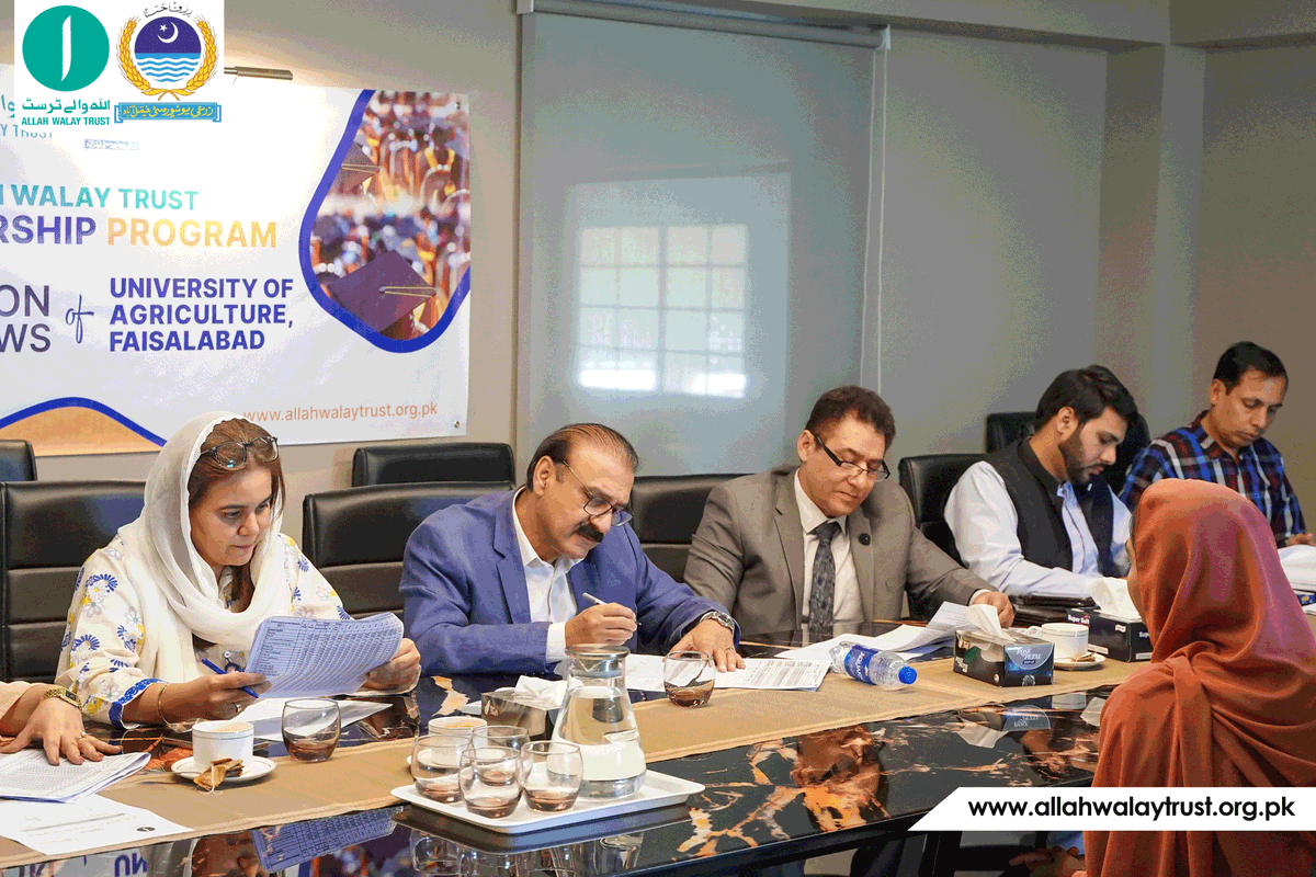 youtu.be/DMgWJuooI3A 
#AllahWalayTrust #CCTV #GOLD #Lahore #Scholarships #University #PromotingEducation