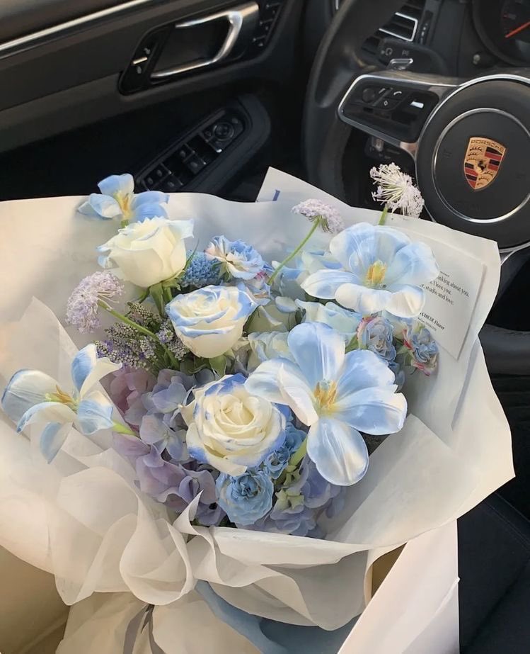 Another day another bouquet🧚🏻‍♀️