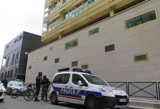 Tout mon soutien aux deux policiers attaqués, dans le commissariat du 13e arrondissement de Paris, et grièvement blessés par balle par un criminel. Nos forces de l’ordre risquent leur vie quotidiennement pour sauver la notre : ne l’oublions pas ! 🇫🇷