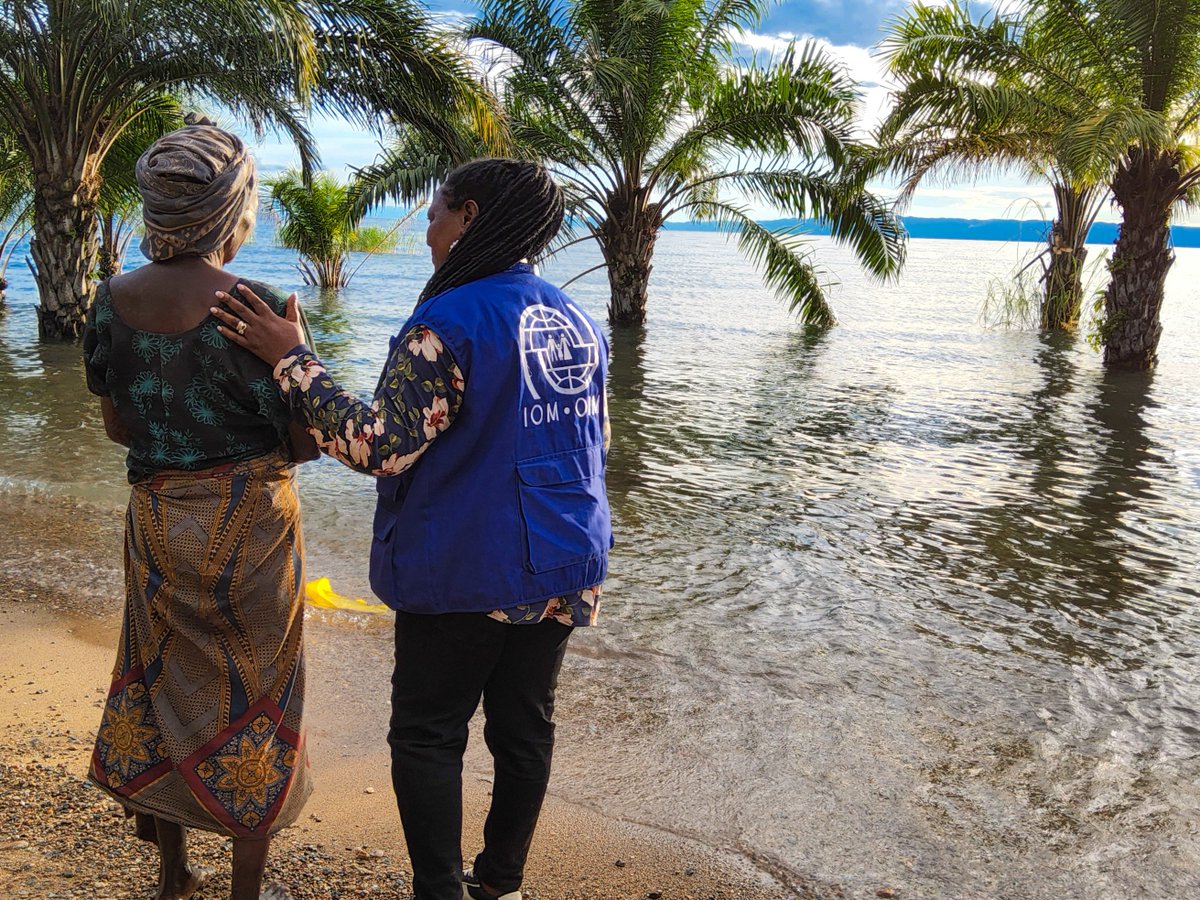 Last week, @IOMBurundi provided direct assistance to flood-affected populations in @makambaProvince, protecting the lives of the most vulnerable. IOM supports @burundigov's efforts to strengthen humanitarian response system and crisis management in 🇧🇮. 🙏@MOFAkr_eng @IOMSeoul