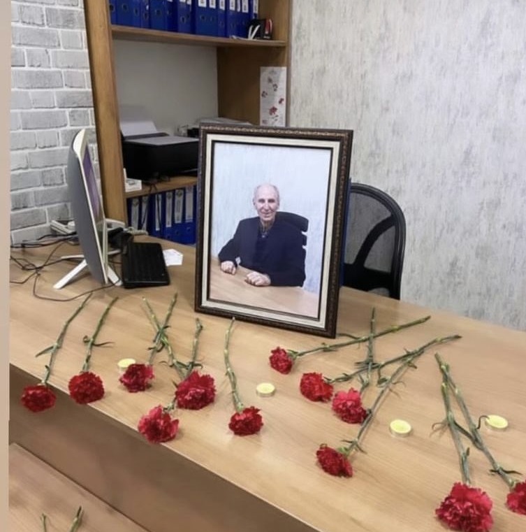 Bugün 1.2 milyon öğretmen, öğrencisi tarafından vurularak öldürülen meslektaşları İbrahim Oktugan için 1 günlüğüne işi bıraktı.