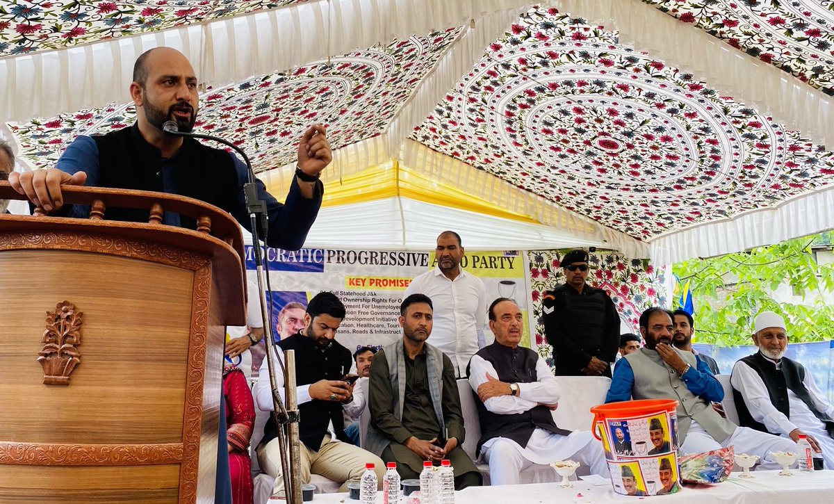 WithAzad49's tweet photo. Chairman DPAP Ghulam Nabi Azad embarked on his Budgam tour with an impactful address at Chackipahroo today. Calling for support for DPAP candidate Amir Bhatt, he assured the people of advocating for their concerns in Parliament. Promising a govt dedicated to development and peace.