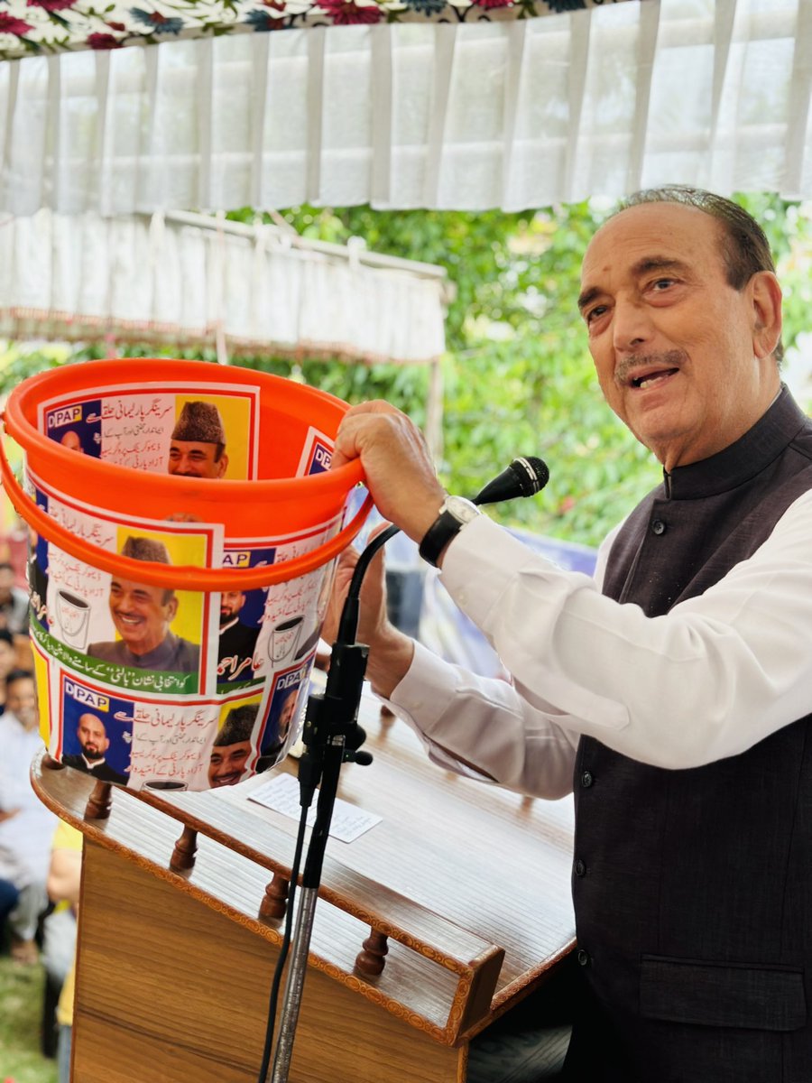 WithAzad49's tweet photo. Chairman DPAP Ghulam Nabi Azad embarked on his Budgam tour with an impactful address at Chackipahroo today. Calling for support for DPAP candidate Amir Bhatt, he assured the people of advocating for their concerns in Parliament. Promising a govt dedicated to development and peace.