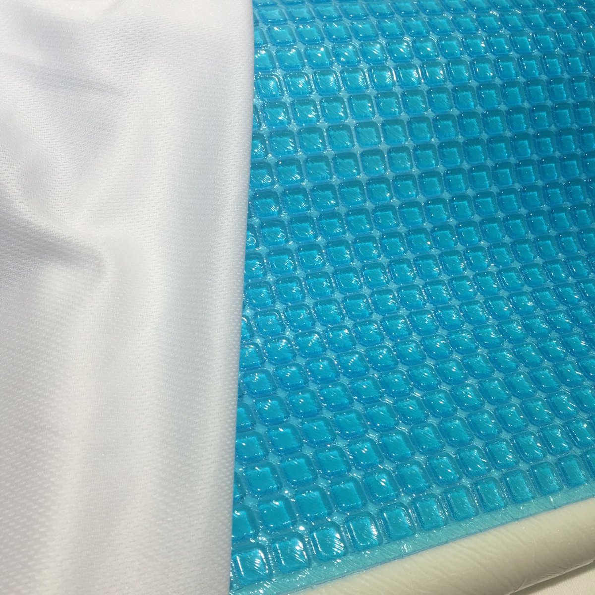 🌊 Stay cool this summer with our Cool Gel Wave Memory Foam Pillow! This isn't just any pillow - it features a cutting-edge design with beautiful massage cube gel ensuring optimal comfort and promoting excellent night’s sleep 
#wydenhome #Wydenpillow #MemoryFoamPillow