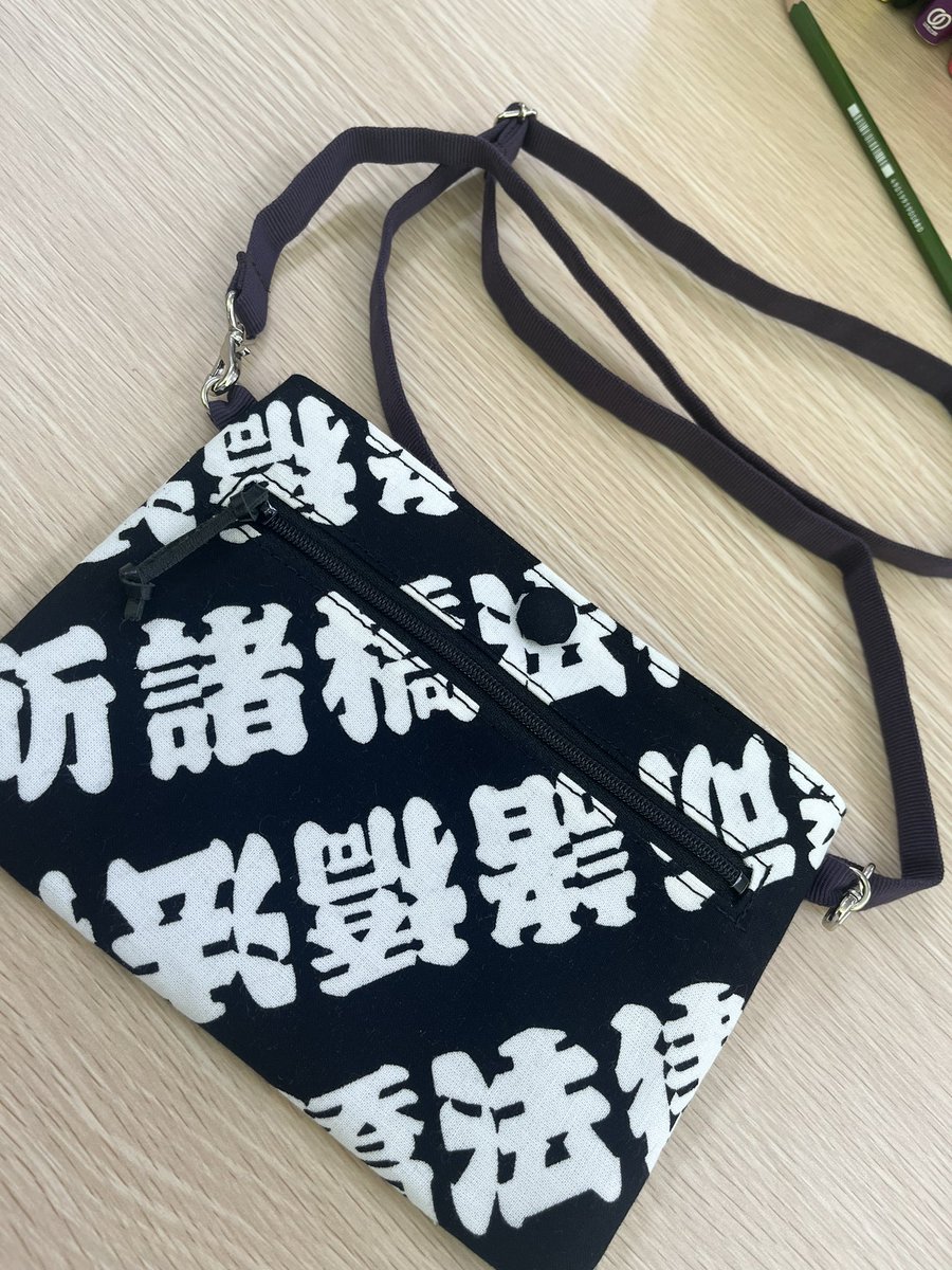 yoshitomomoro's tweet photo. ５名さまにプレゼント
①フォロー
②リポストor引用ポスト

締切5/12←３日間しかありません！

諸橋法律事務所のお祭り用ポーチ
半纏の下にちょうどいい https://t.co/lWBhYvztOd