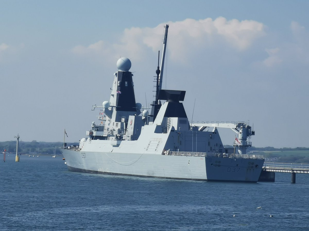 HMS Duncan seen returning to the naval base yesterday after 3 days at the UHAF. @HMSDuncan @NavyLookout @WarshipCam @WarshipsIFR @warshipworld