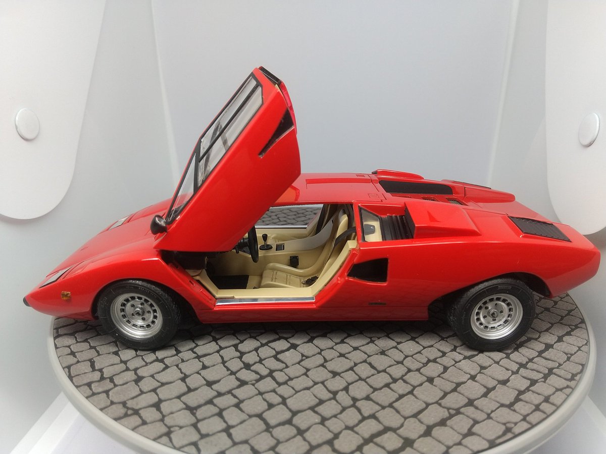 d2G4Vn4F52AWsI2's tweet image. #2mgandini
#LP400
#カウンタック
フジミのカウンタック追記
各部開閉ギミックもなんとか実現しています。改修点はキットを尊重し車高を少し下げたのみ、今回の機会が無ければ積んだままだったキットを完成させることが出来ました。
主のmatsu様に感謝です🥰