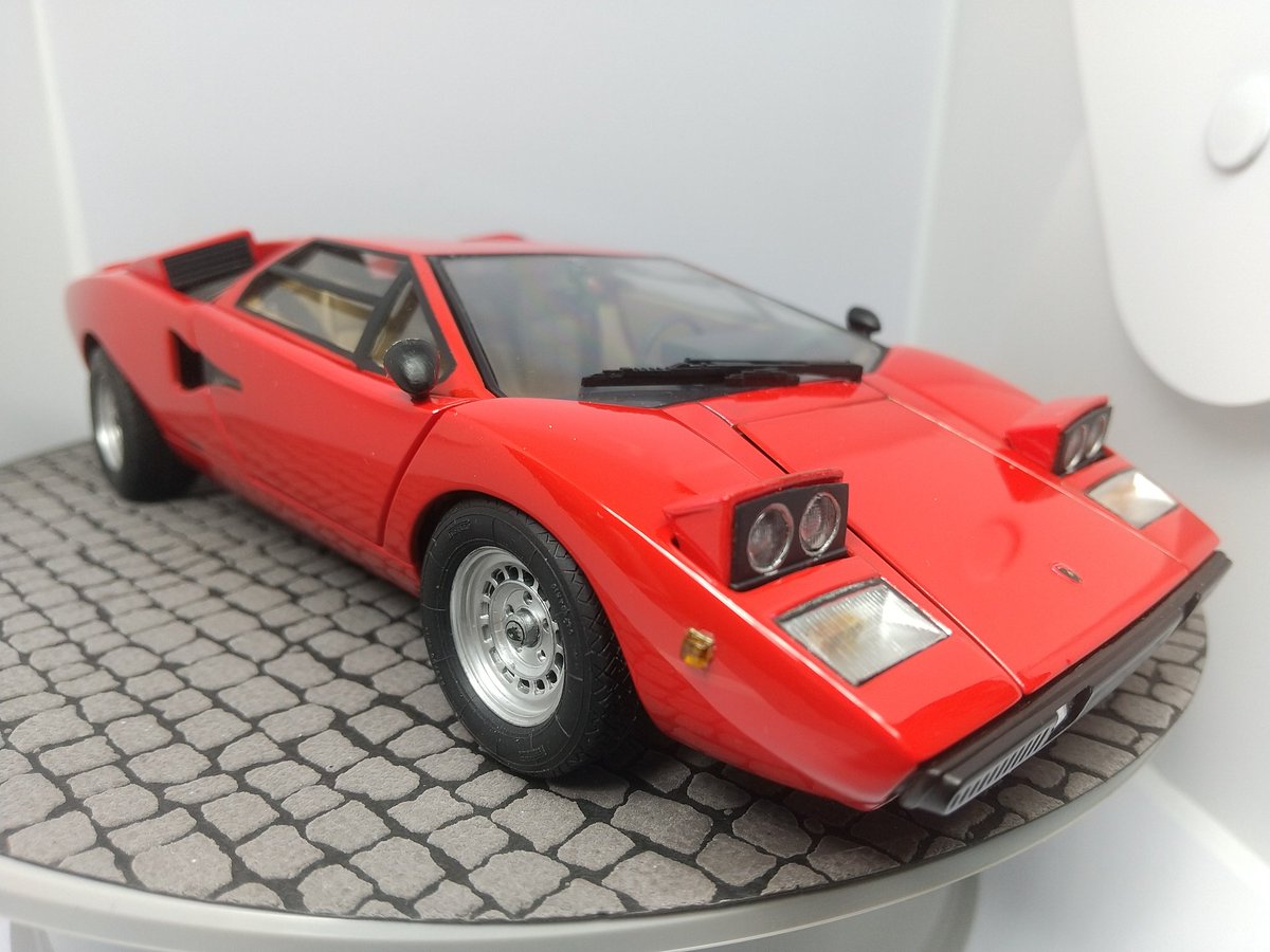 d2G4Vn4F52AWsI2's tweet image. #2mgandini
#LP400
#カウンタック
フジミのカウンタック追記
各部開閉ギミックもなんとか実現しています。改修点はキットを尊重し車高を少し下げたのみ、今回の機会が無ければ積んだままだったキットを完成させることが出来ました。
主のmatsu様に感謝です🥰