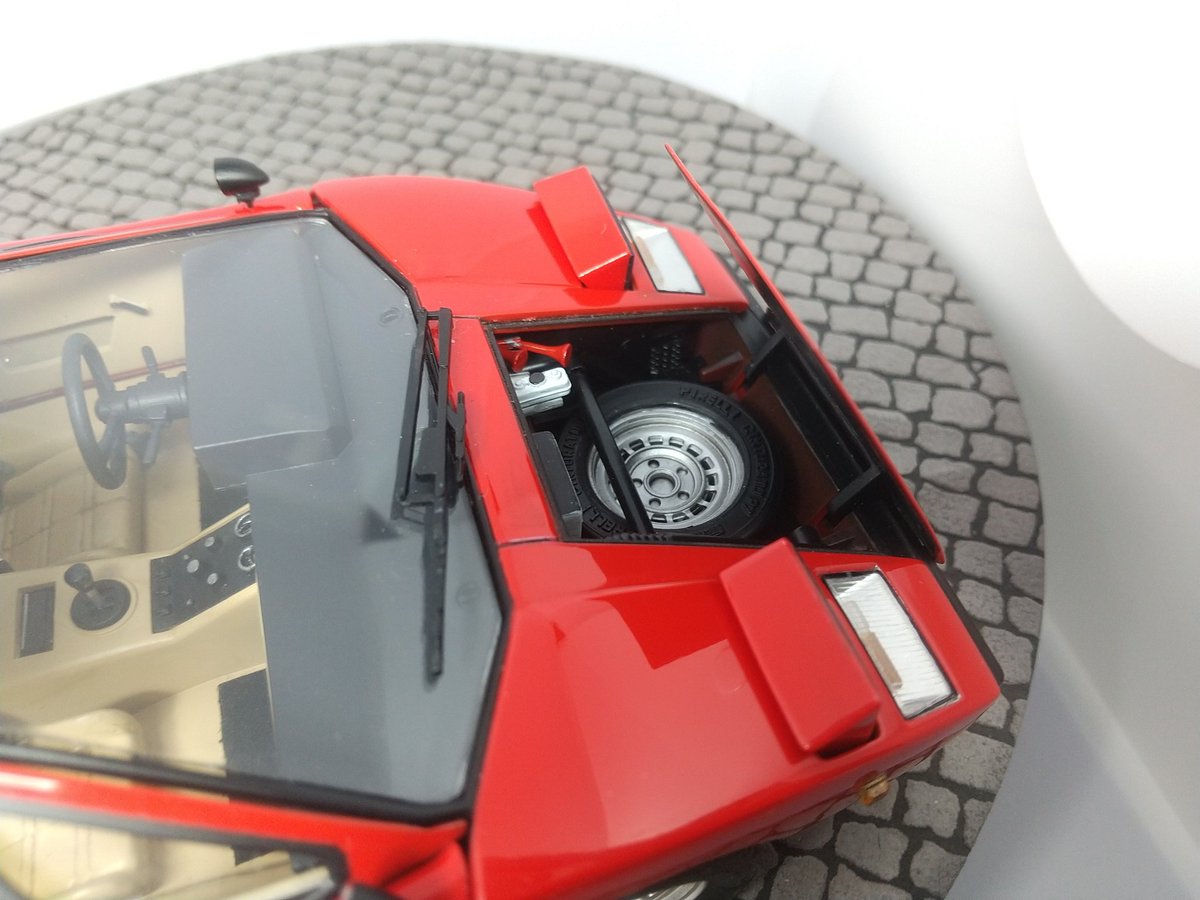 d2G4Vn4F52AWsI2's tweet image. #2mgandini
#LP400
#カウンタック
フジミのカウンタック追記
各部開閉ギミックもなんとか実現しています。改修点はキットを尊重し車高を少し下げたのみ、今回の機会が無ければ積んだままだったキットを完成させることが出来ました。
主のmatsu様に感謝です🥰