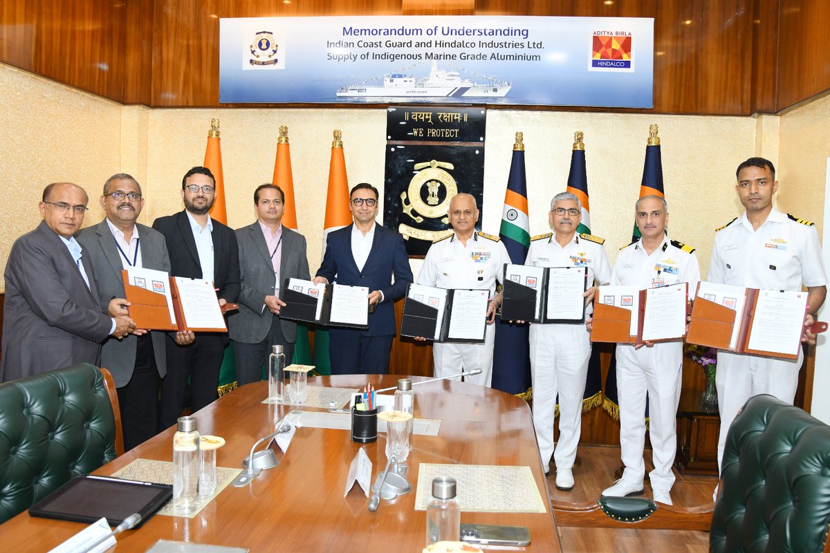 Anchoring progress! 🚢 @IndiaCoastGuard and #Hindalco Industries have joined hands to supply indigenous marine-grade aluminium for shipbuilding. 🇮🇳 Priority supplies, quarterly pricing & turnover discounts—setting sail towards coastal security! More: pib.gov.in/PressReleasePa…