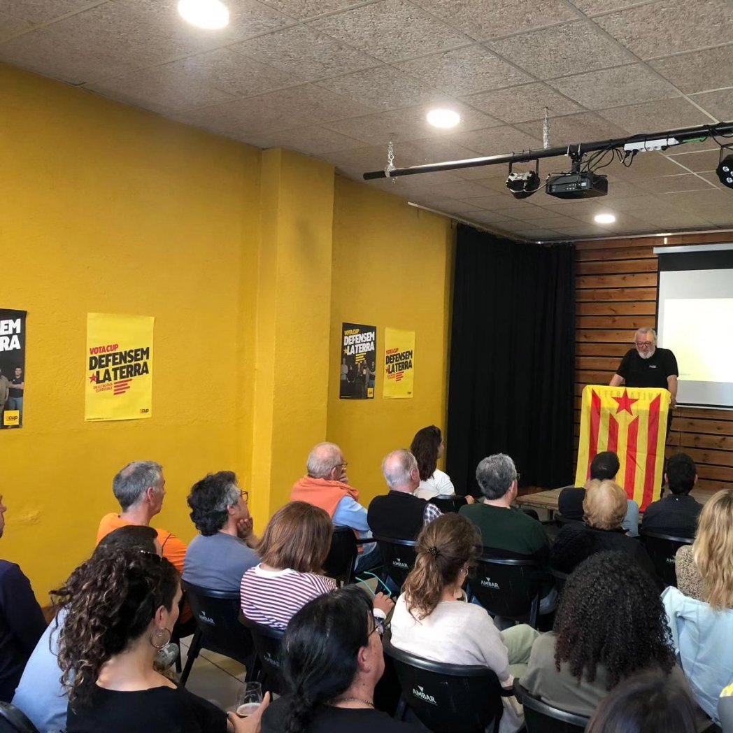 📸 Gràcies a tots els companys i companyes que ahir vau omplir la Sala polivalent de <a href="/InfoClau/">LaClau BaixMontseny</a>
I gràcies a la <a href="/MarAmpurdanes/">Mar Ampurdanès</a> i en Txus de <a href="/CUP_Mollet/">CUP Mollet 🎗</a> per deixar tan clar que diumenge cal fer un vot ferm a la <a href="/cupnacional/">CUP Països Catalans</a> 
<a href="/cupvobm/">CUPVallèsOriental-BM</a> 
Defensem els nostres drets!
Defensem la terra!