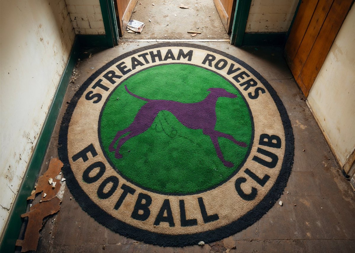 Great to see professional players take the lead in avoiding walking over club badges 👏👏👏👏👏👏👏 A friendly reminder to visiting clubs: if you disrespect the club emblem rug in the foyer of the players entrance we will interpret it as a physical attack and return in kind.