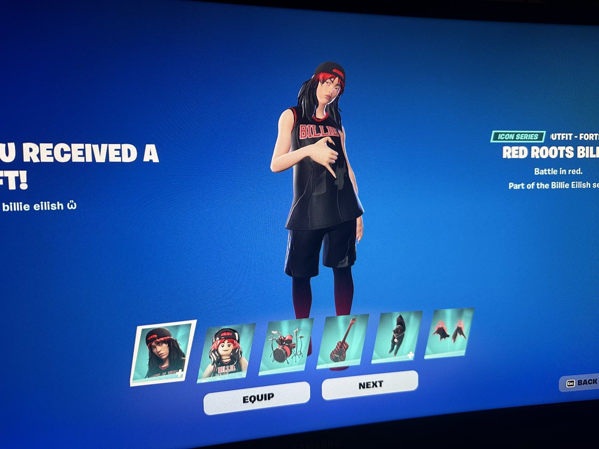 YAY! An enormous thanks to @IAmMathiums for gifting me his main as well as her entire set! She’s beautiful, her set is a vibe and accessories are dope to boot. I love you man, keep being you and I hope you’ll keep being my bestie. 💚🫂💚🫂💚 #mathiumslegit