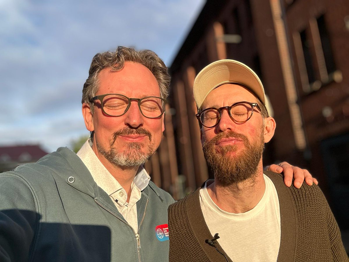 Yepeee! Wir haben gestern die 250.000 Euro geknackt bei unserem zweihorn Energy Crowdfunding. Jetzt können wir weiter davon träumen ein Kohlekraftwerk mit 3 Mio. Balkonkraftwerken zu ersetzen. Danke für all euren Support!