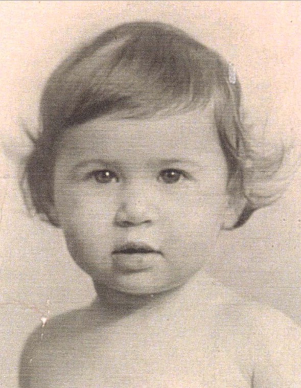 10 May 1939 | A French Jewish girl, Monique Cofman, was born in Mont-Saint-Aignan. She arrived at #Auschwitz on 8 November 1942 in a transport of 1,000 Jews deported from Drancy. She was among 773 of them murdered in gas chambers after the selection.