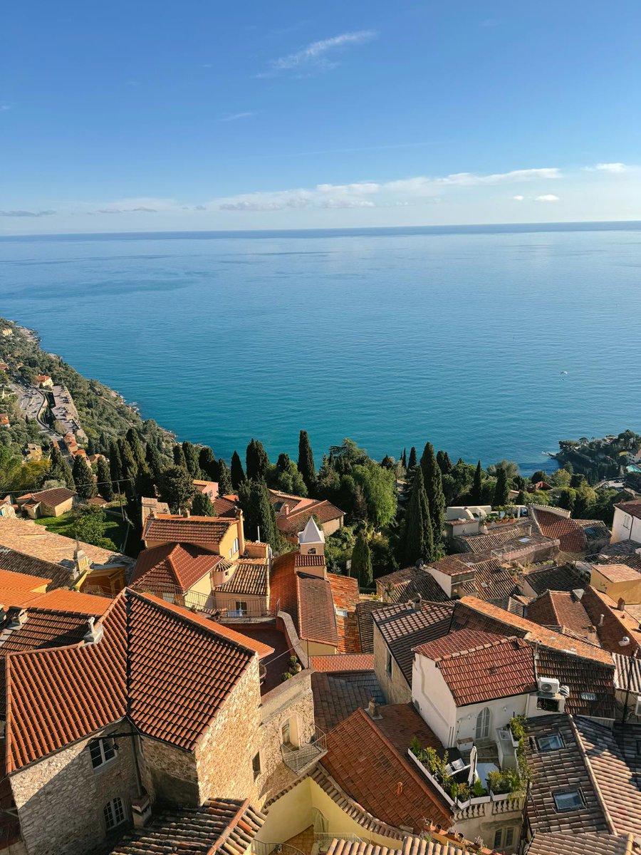 [Le saviez-vous ?]👆💡

Roquebrune-Cap-Martin abrite le Château Médieval de Roquebrune, un site chargé de mystères, qui offre une vue imprenable sur la Méditerranée ! 🏰🗝️

📍Roquebrune-Cap-Martin 
📸 ambreverywhere (IG)

@AlpesMaritimes @euro_tour #Departement06