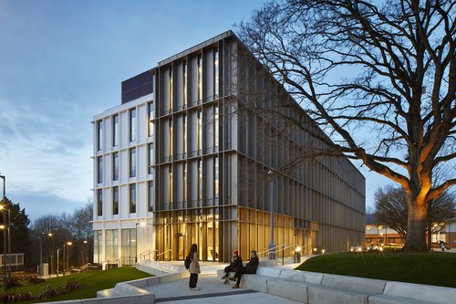 Different needs led @Hawkins_Brown and Fairhurst Design Group to design @uniofwarwick Interdisciplinary Biomedical Research Building as two separate spaces that unite to boost collaborative working – winning a 2024 RIBA West Midlands Award: ow.ly/VJtY50RA7h2 #RIBAawards