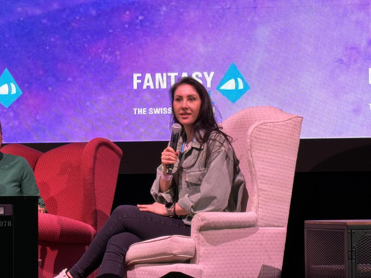 Grossartiges Q&amp;A mit <a href="/Jasmin_Gnu/">Jasmin Gnu</a> an der <a href="/FantasyBasel/">FANTASY BASEL - The Swiss Comic Con</a> Inspirierend, authentisch, positiv, stark ❤️👍🏻