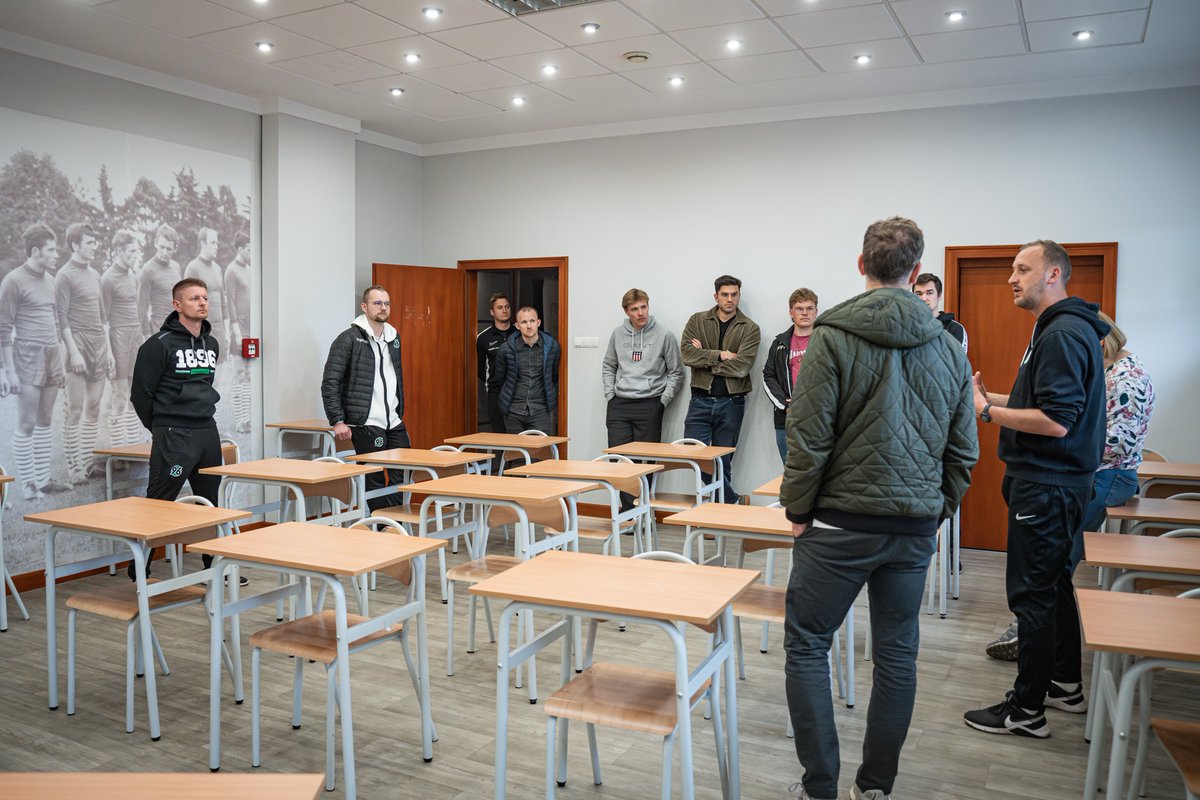 W tym tygodniu przedstawiciele Hannover 96 🇩🇪 wzięli udział w kolejnym zjeździe: BIO-AGE, który odbył się w naszej Akademii 🟢 Dotyczy on przełamywania barier i promowania równości w młodzieżowej piłce nożnej ⚽️ 

Nasz Klub koordynuje ten projekt, który potrwa do końca tego roku.