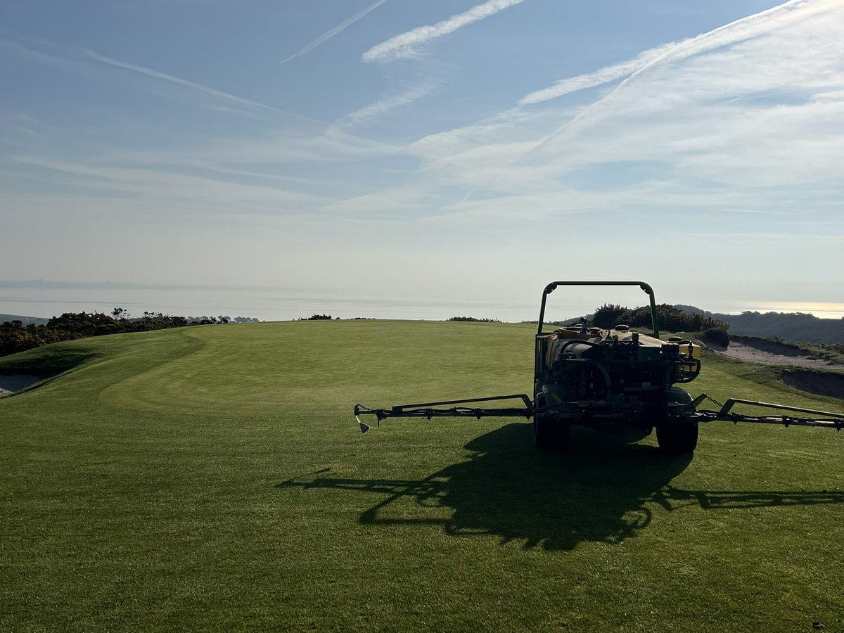 A perfect morning @GCPURBECK for the first spray of our new tank mix from @turfcare1 , looking forward to seeing how the surfaces react this season. All surfaces cut and holes being changed. Looks like a great weekend for golf👍🏻