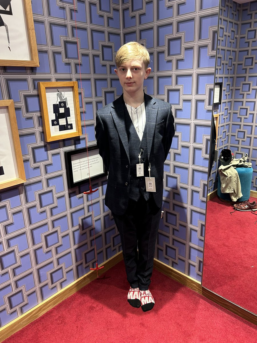 fionanewham's tweet photo. Good Luck to this Amazing boy in the start of his GCSE’s. Also Good luck to all the other year 11 students taking their exams too https://t.co/IvcmYlJJlK