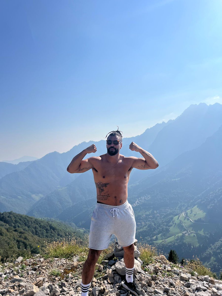 What's the most incredible place you've managed a workout? 🌄 

The great thing about #OgogoFitness workouts, is that they can be done almost anywhere and without the need for lots of equipment 🏋️

📌 Burgamo, Italy 

#BodyWeightWorkOut  #FitnessMotivation #ThatView