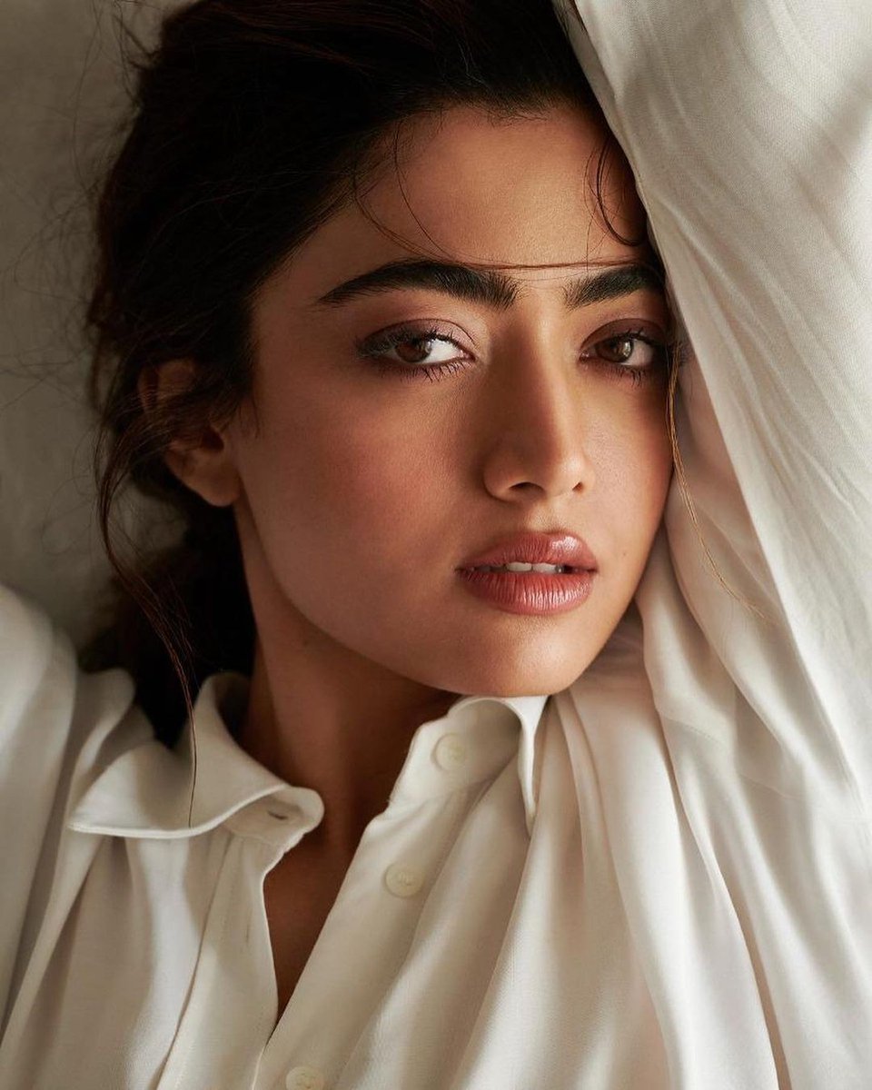 Glamorous beauty @iamRashmika 🤩❤️

#RashmikaMandanna #SillyMonksTollywood