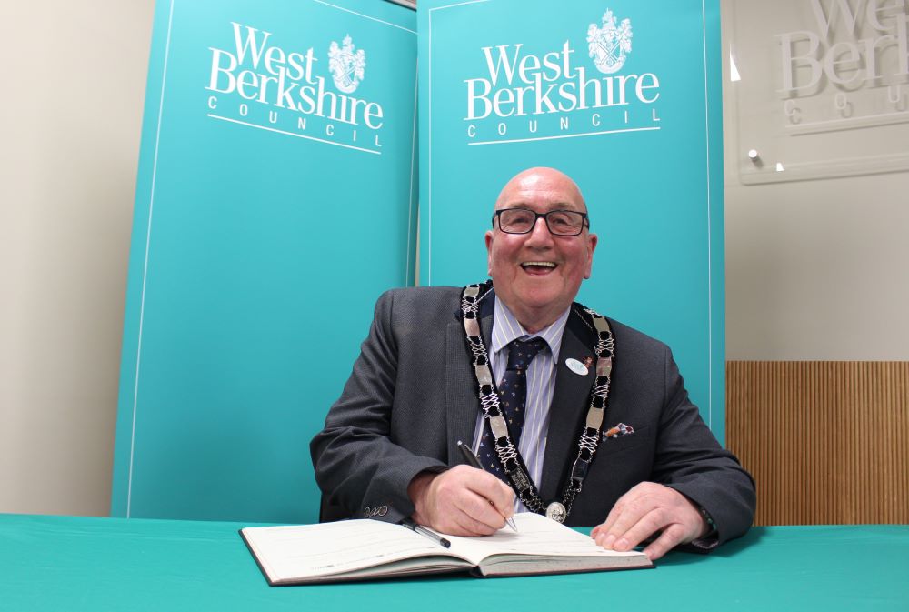 Councillor Billy Drummond has been elected as the Chairman of West Berkshire Council for the coming year. He will be supported in his role by the Vice Chairman, Councillor Tony Vickers. You can find out more about the role of the Chairman here: bit.ly/3JUwWX3