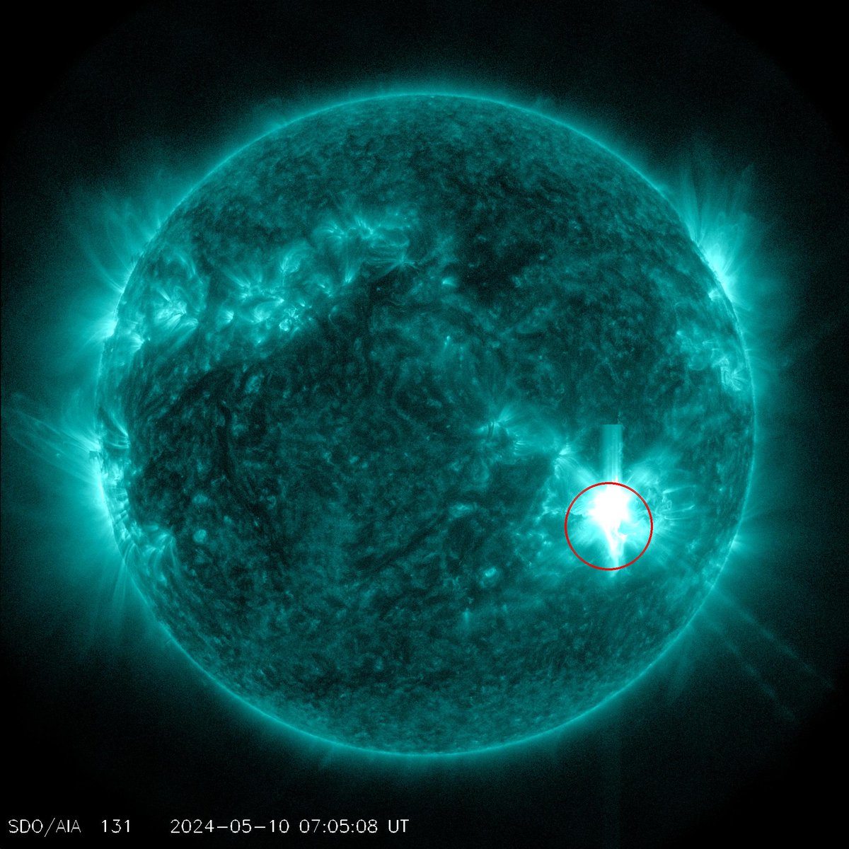 Major X3.98 flare from sunspot region 3664 Follow live on spaceweather.live/l/flare