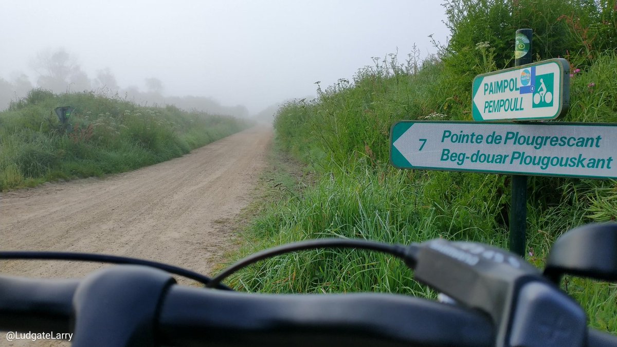 #FingerpostFriday  Almost impossible to find a proper one in this neck of the woods.  These are the best I can manage from this morning's bike outing.  Another foggy one ...