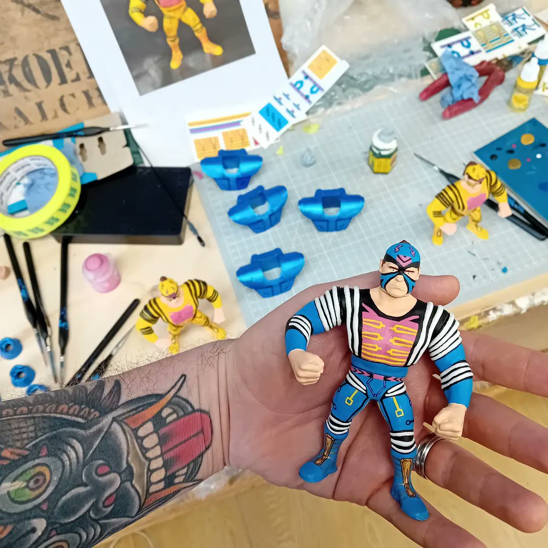 grapplearcade's tweet image. Final shots of my Komet Kid (Max Moon) prototypes for the @KShawnng Kayfabe Heroes, series 1 wrestling figure line. Pics are of the figs 95% complete.
Huge shout out to the team working on this line with me, very talented crew.
Can&apos;t wait for this to be in everyones collections.