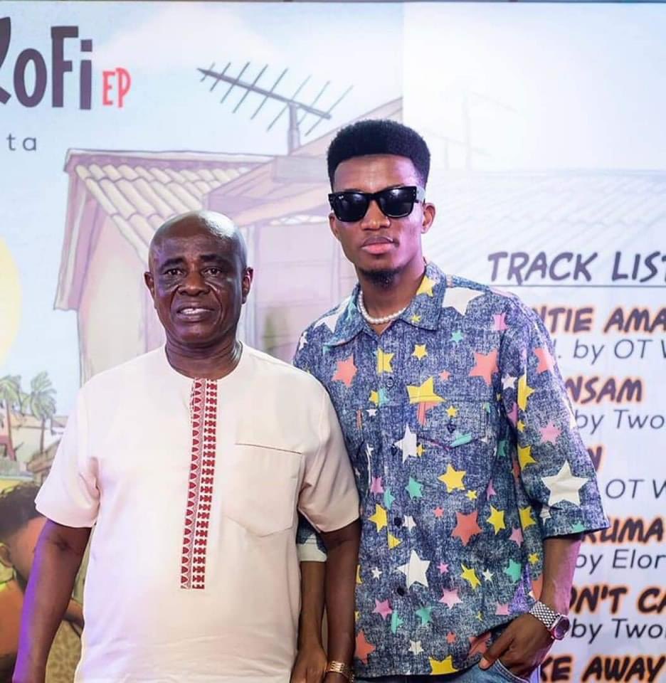 CEO of Richie Plantations, Richard Quansah bought the first autographed copy of Kofi Kinaata's EP #KofiooKofi for GHC100,000 at the listening session hosted yesterday.