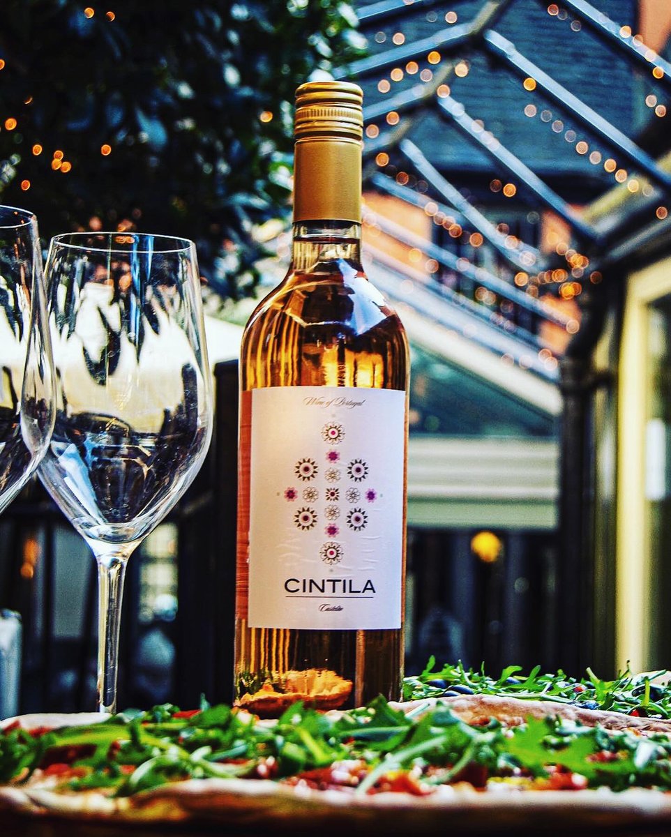 TobieNorris's tweet image. Summer Vibes !! 🍻🌞🥂🍕

#alfresco #pizza #pimmsoclock #chilled #kneadpubs #shopstamford