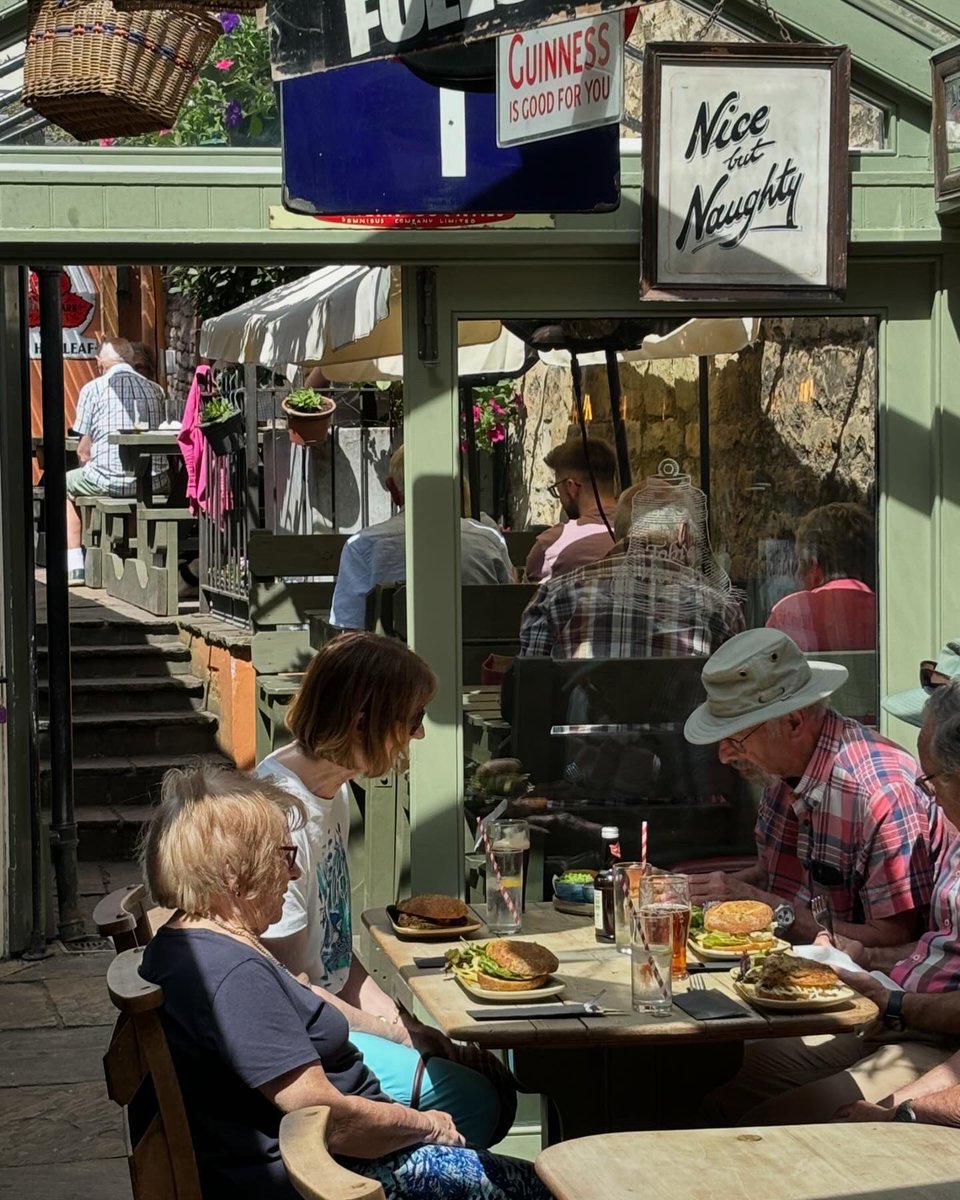 TobieNorris's tweet image. Summer Vibes !! 🍻🌞🥂🍕

#alfresco #pizza #pimmsoclock #chilled #kneadpubs #shopstamford