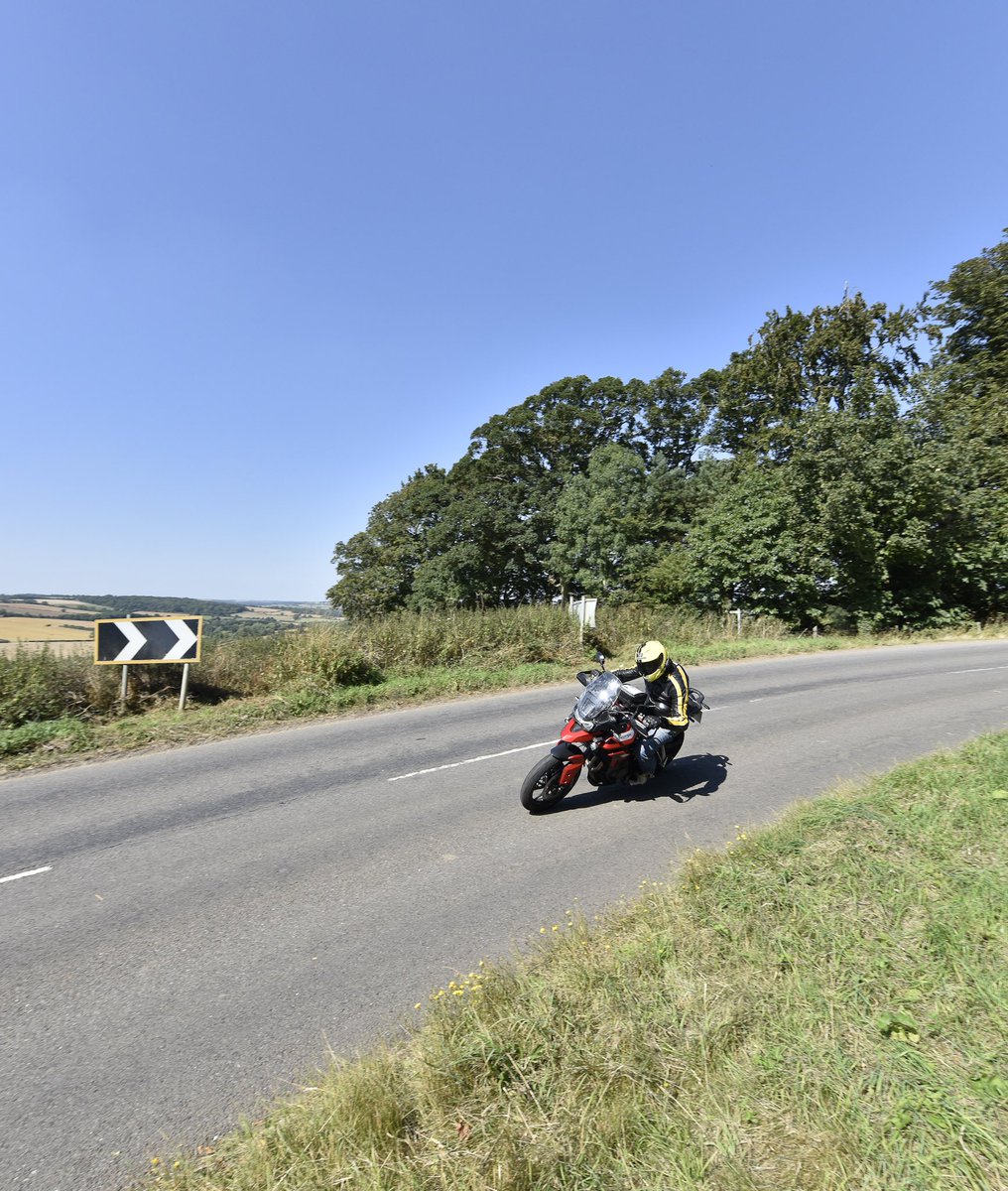Something for the weekend? This week’s Route of the Week is a blinding break in the Cotswolds - the ideal way to start the summer! 📷 @markmanning simonweir.co.uk/routes #motorcycle #touring #mototour #Cotswolds #England #summer