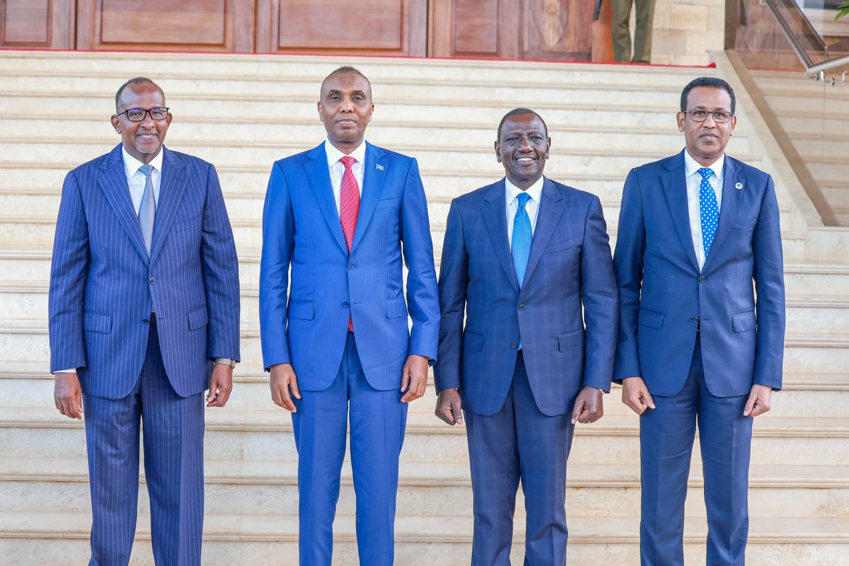 Prime Minister @HamzaAbdiBarre Barre, who is on a working visit in Nairobi, held talks today with Kenyan President H.E. William Ruto. The talks focused on bilateral relations and partnerships in various areas, notably regional security, education, trade and investment, and the…